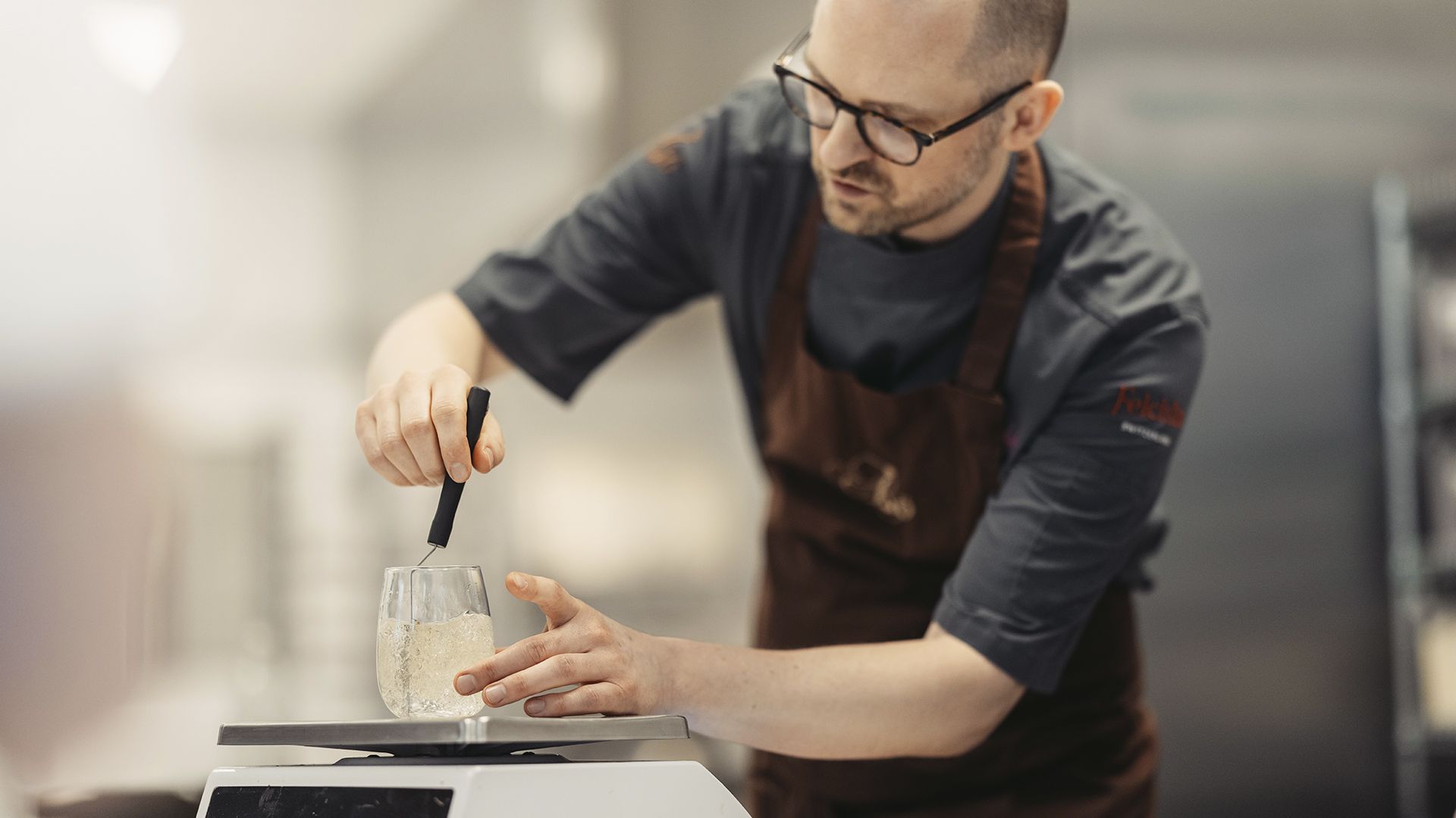 Handla Felchlinprodukter för 3.000 kr så kan du vinna en kurs med pralininspiratören Kalle Jungstedt!