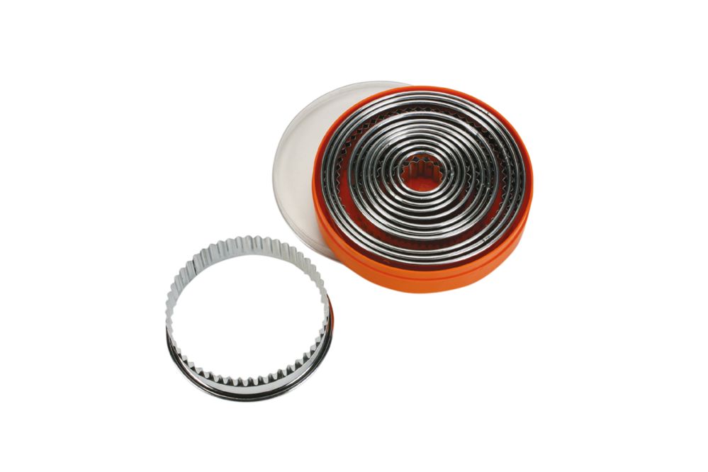 Set med utstickare (12 delar) rund, tandad, 1 set