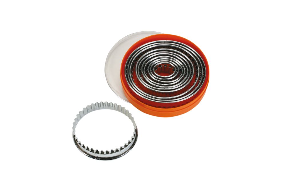 Set med utstickare (12 delar) oval, tandad, 1 set