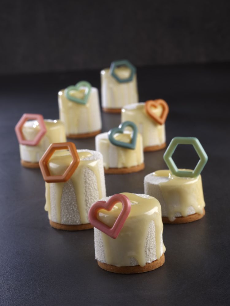 Chokladdekor, hjärta, vit choklad, 34x30 mm (72 st)