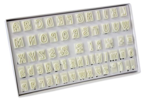 Plastutstickare, alfabetet A-Z, 12-16 mm