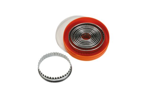 Set med utstickare (9 delar) oval, tandad, 1 set