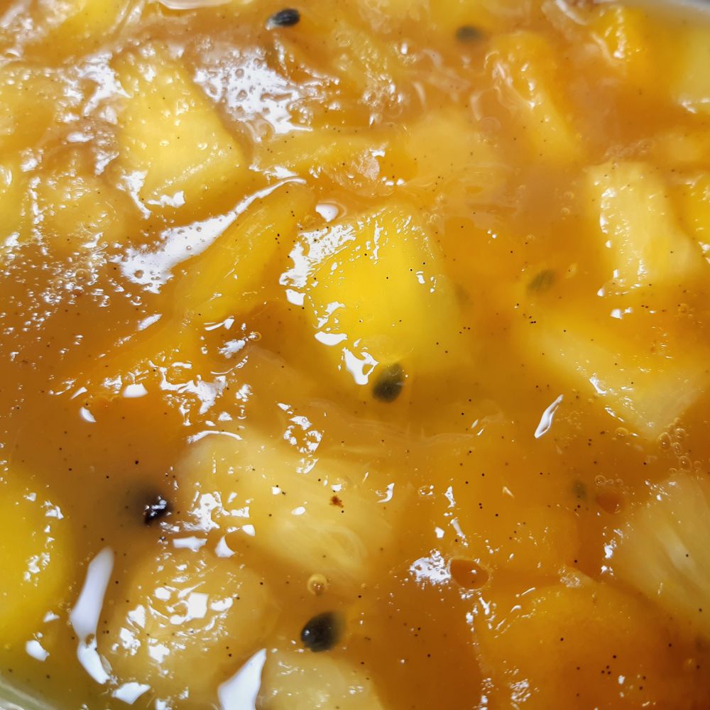 Mango, ananas och passionsfruktskompott