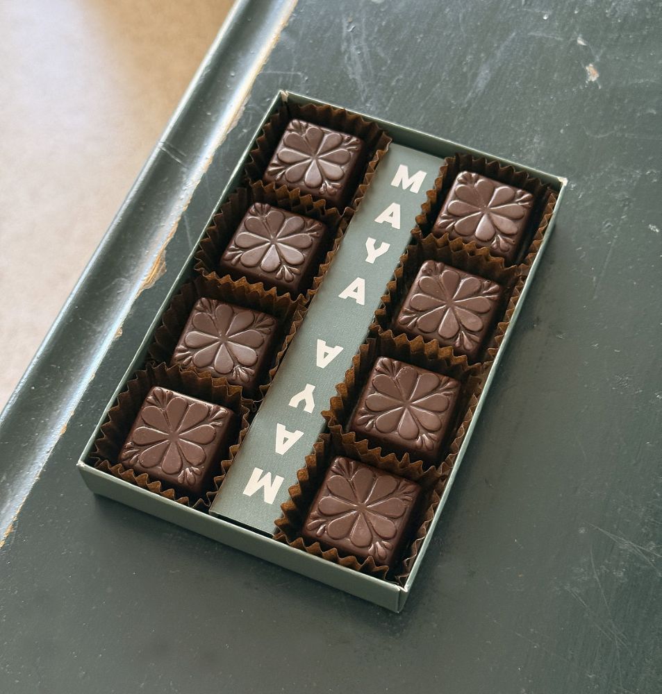 Brynt smör-praliner i mörk choklad